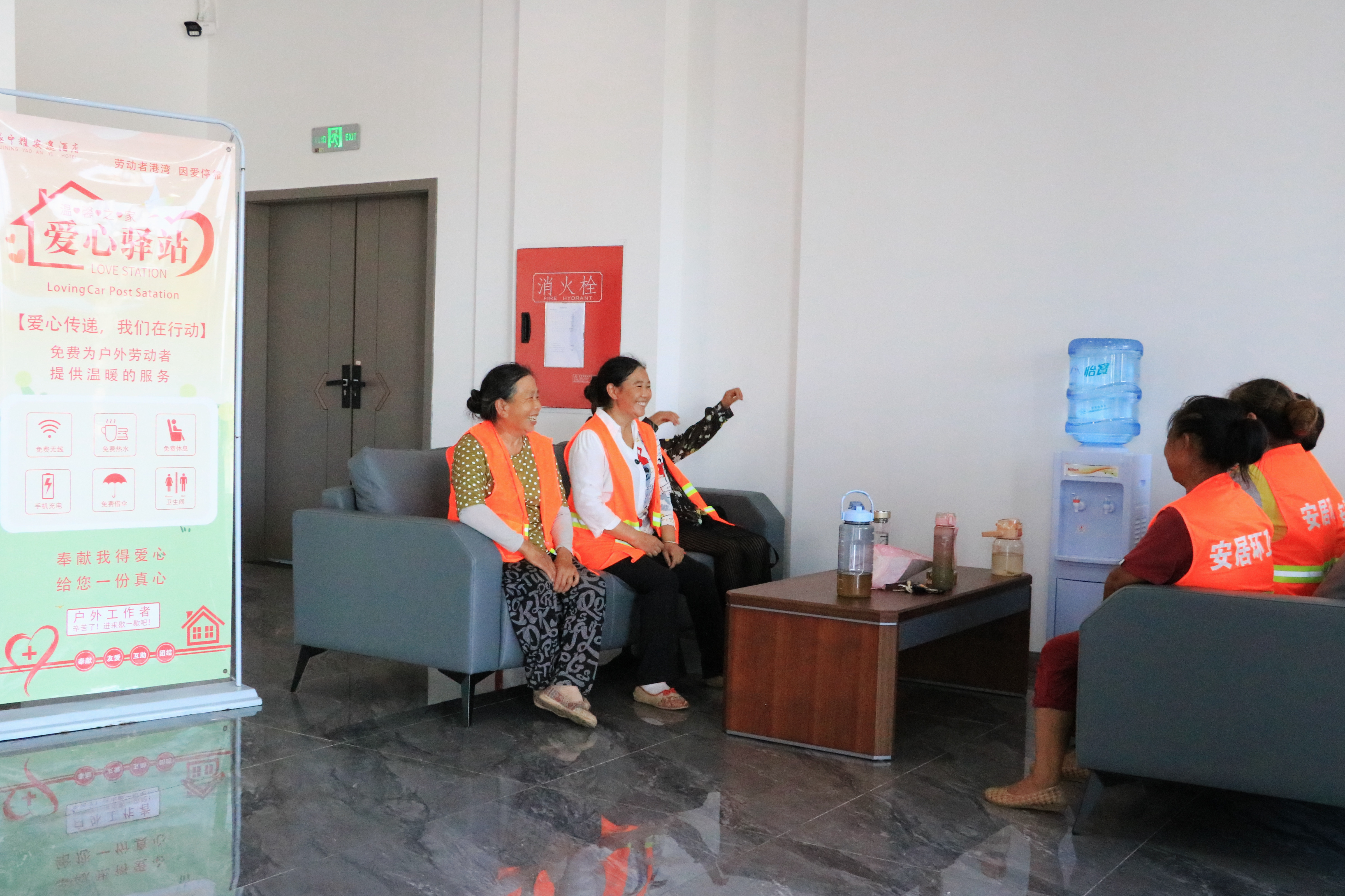 为户外劳动者提供清凉服务 耀安逸酒店设立“爱心防暑驿站”